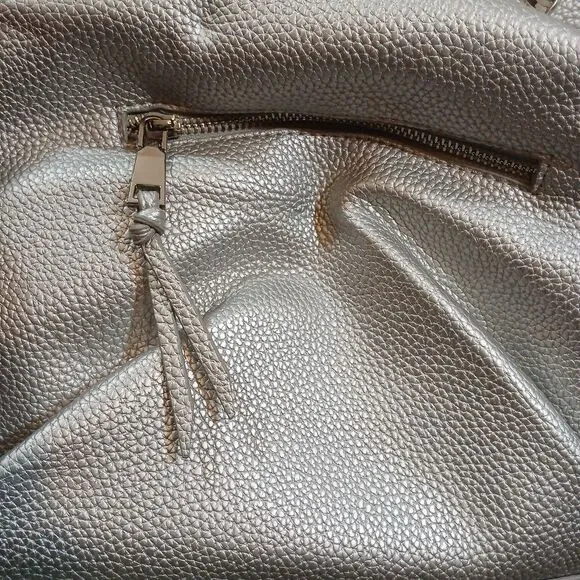 SANDRA ROBERTS SQUARED - METALLIC SILVER WOVEN DESIGN HANDBAG 11Wx11Hx5.5D - Picture 7 of 7